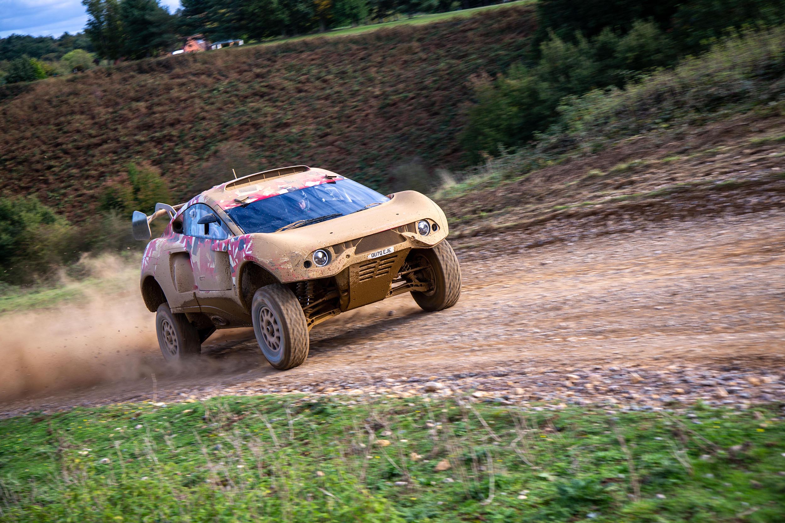 Roma y Loeb probaron el T1 de BRX, hecho a medida para el Dakar 2021